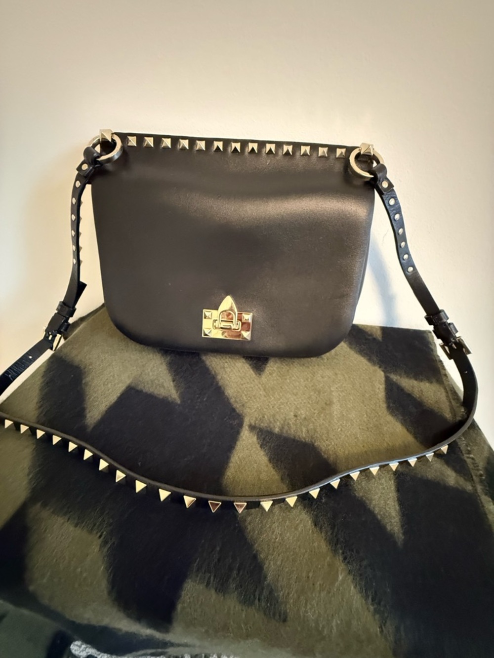 Vintage Valentino Garavani Rockstud Black Leather Saddlebag - Picture 1 of 14